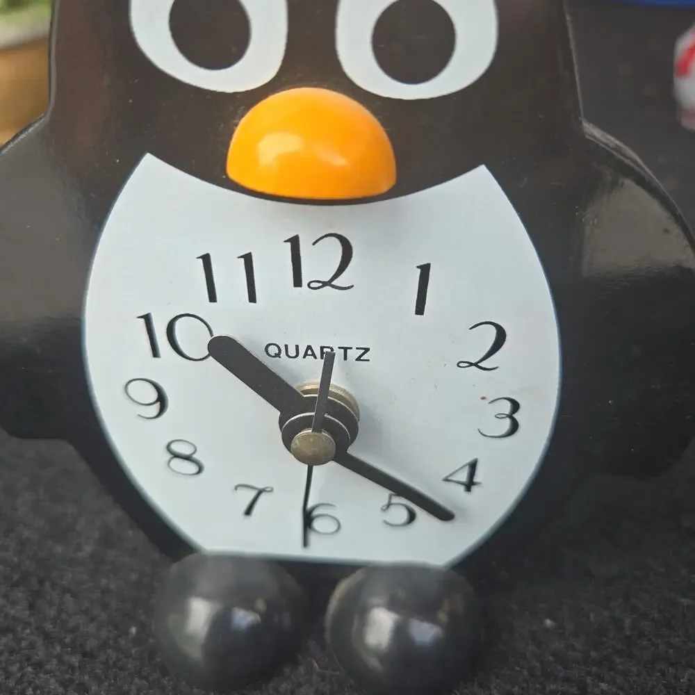 Penguin Wall Or Mantle Clock Ceramic 8